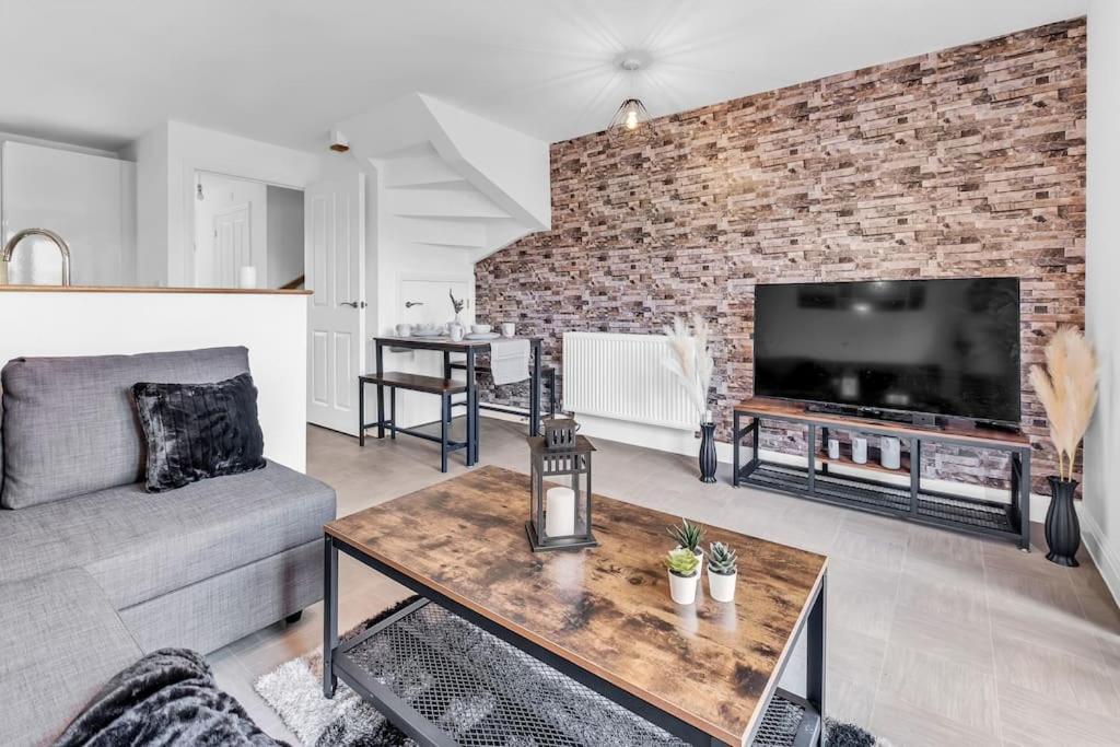Beautiful 5 Bedroom Home In The City Centre With Gated Parking Birmingham Exteriör bild