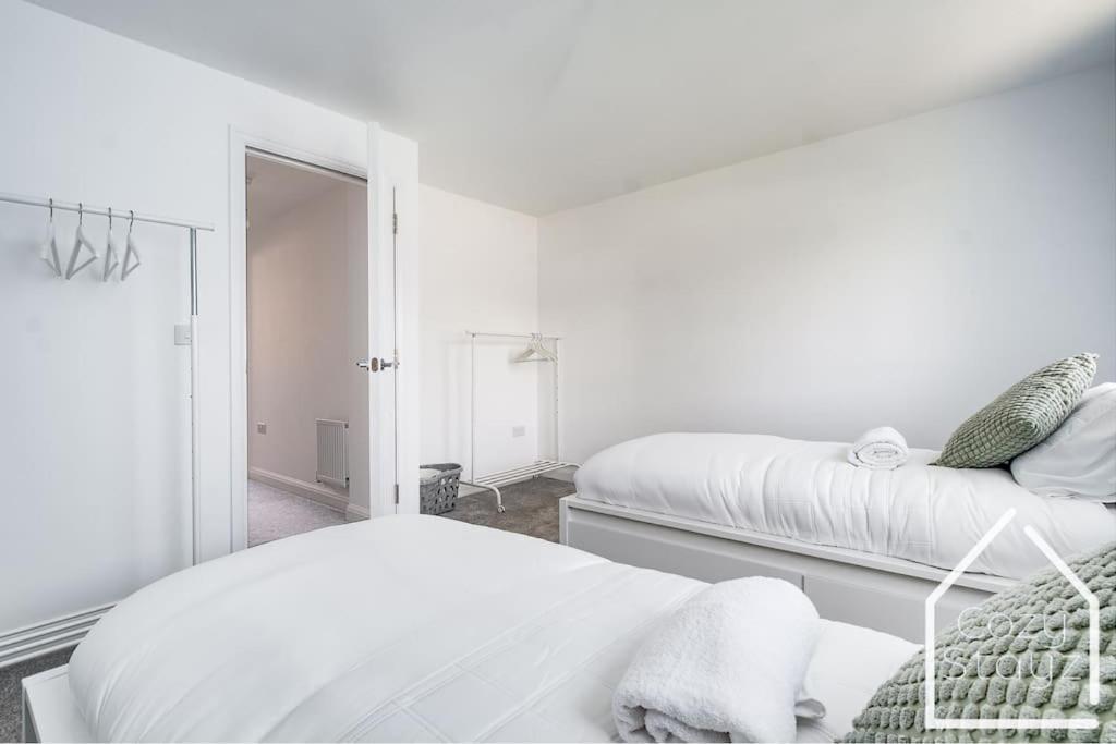 Beautiful 5 Bedroom Home In The City Centre With Gated Parking Birmingham Exteriör bild