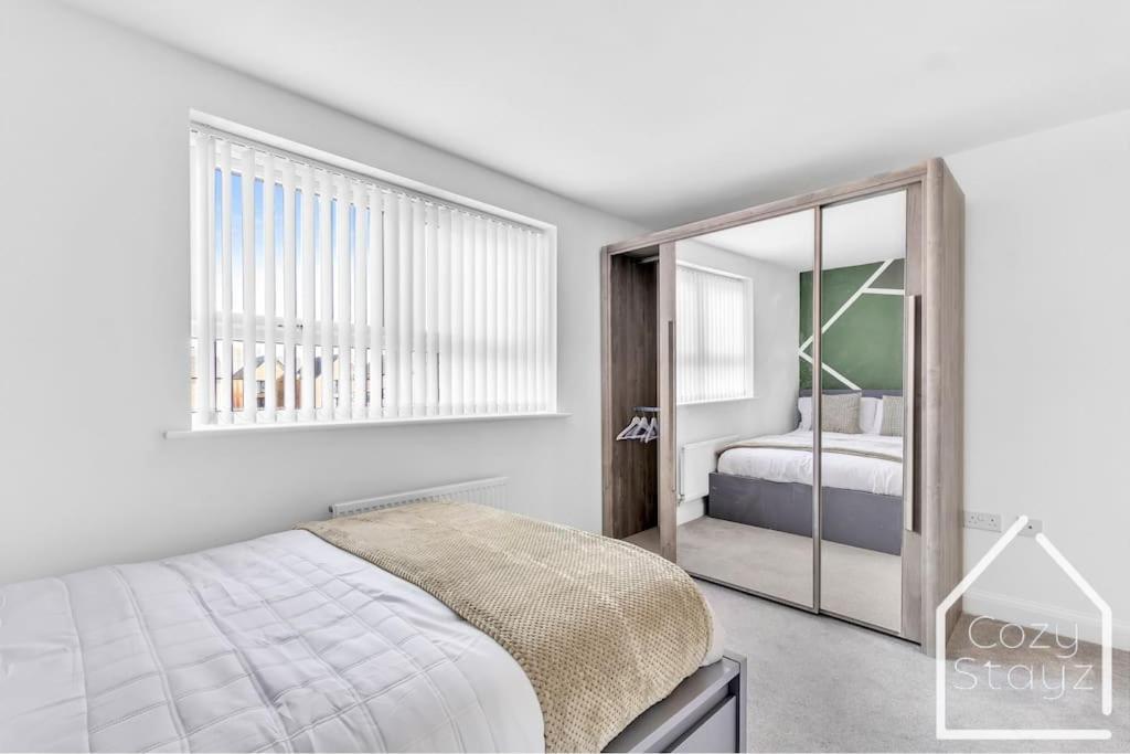 Beautiful 5 Bedroom Home In The City Centre With Gated Parking Birmingham Exteriör bild