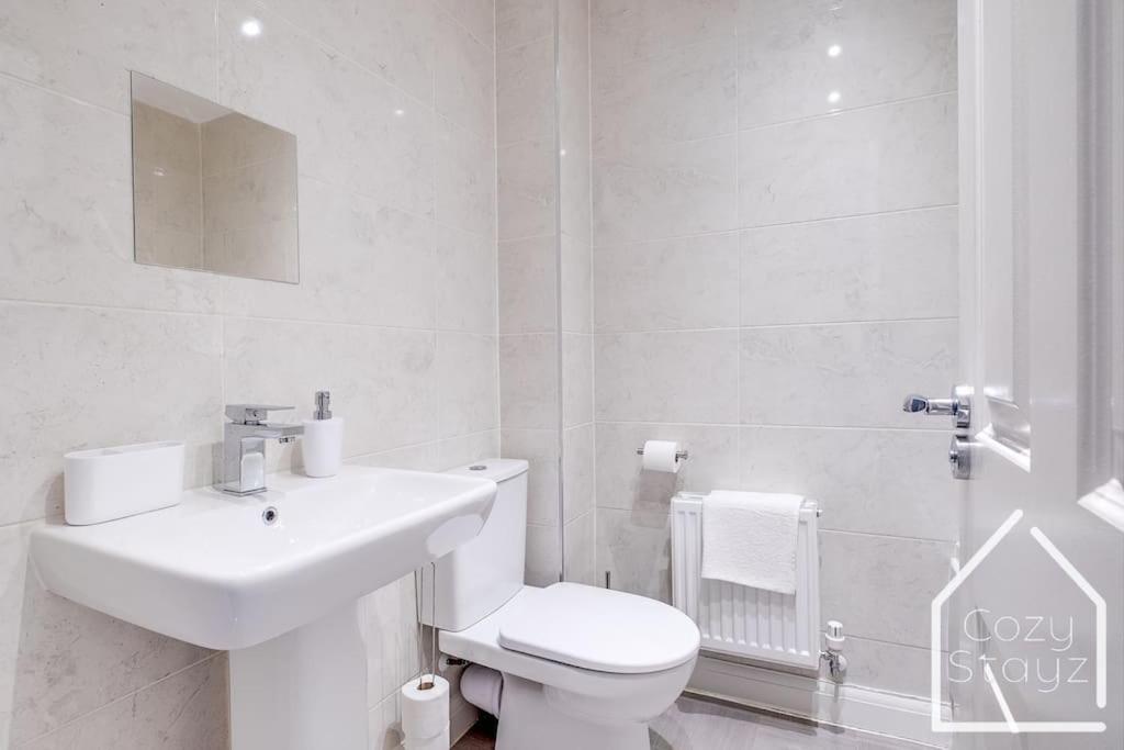 Beautiful 5 Bedroom Home In The City Centre With Gated Parking Birmingham Exteriör bild
