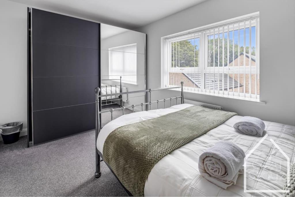 Beautiful 5 Bedroom Home In The City Centre With Gated Parking Birmingham Exteriör bild